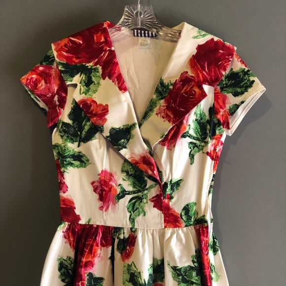 Pinup Couture Dresses & Skirts - Beautiful vintage inspired classic red rose print